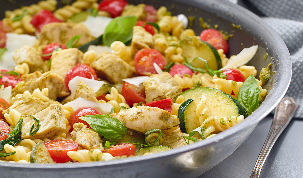 Olymel fusilli with chicken and pesto